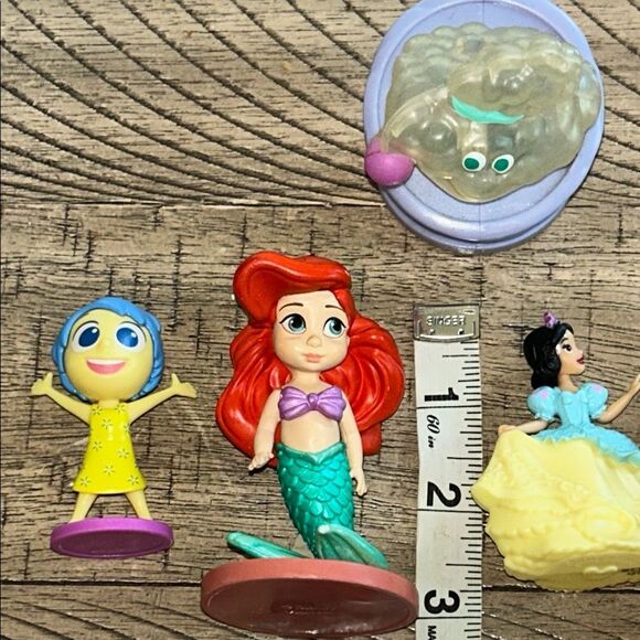 Disney Action Figures Minis with Disney Shelf 2! favorite ❤️ characters Playset - Picture 11 of 17